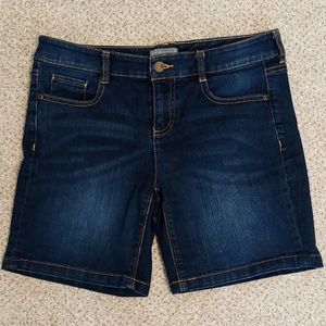 Dark wash denim stretchy shorts size 6